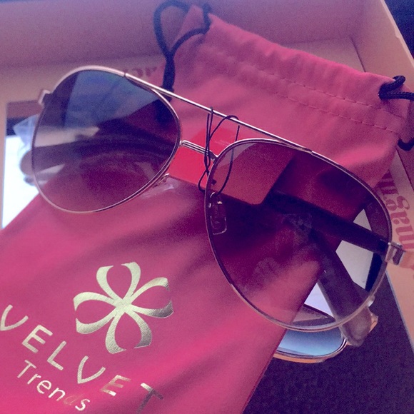 Velvet Trends Sunglasses Rose Gold Aviator Frames - Picture 5 of 7